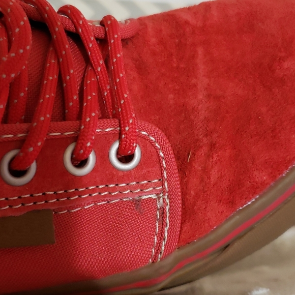 Red vans - Picture 6 of 8